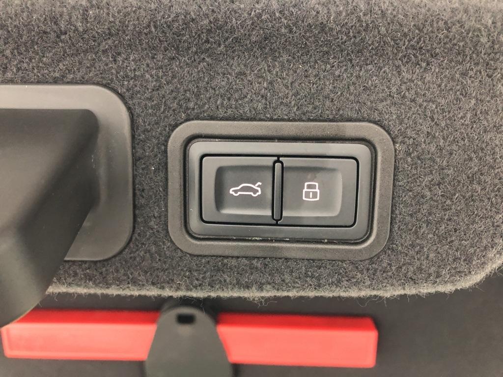 28172-audi-a8-2017-4hl54a 28172-audi-a8-2017-4hl54a