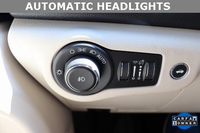 1402-chrysler-200-2015-uffs41