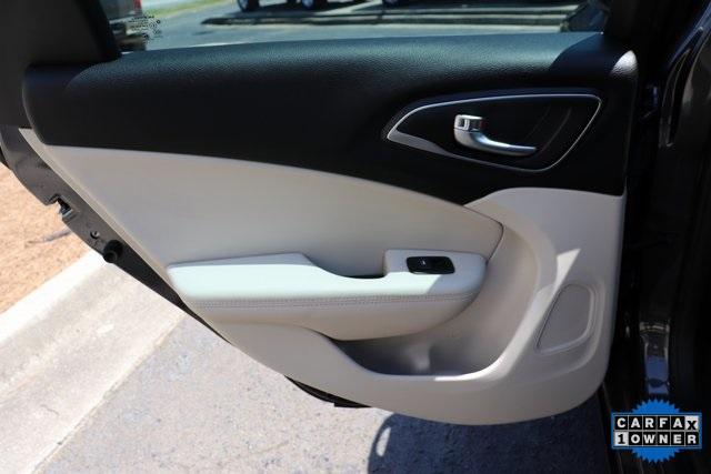 1404-chrysler-200-2015-uffs41