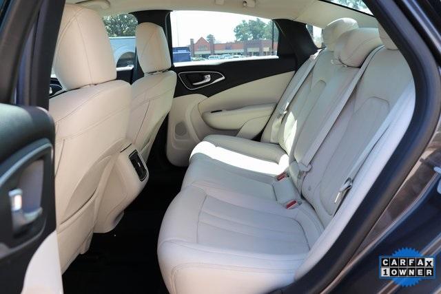 1405-chrysler-200-2015-uffs41