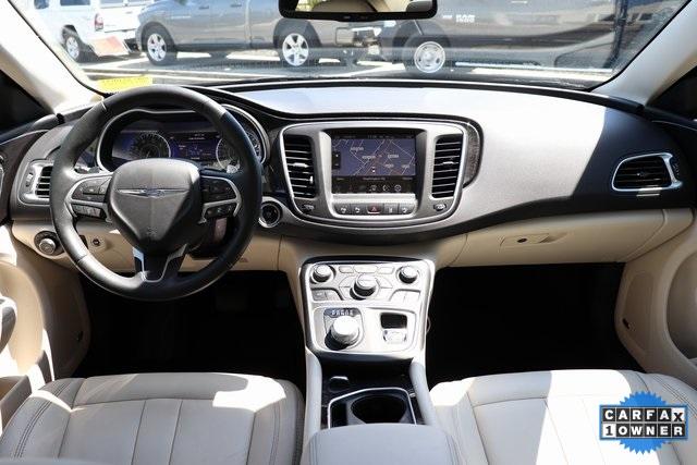 1407-chrysler-200-2015-uffs41