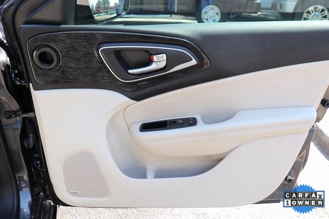 1410-chrysler-200-2015-uffs41