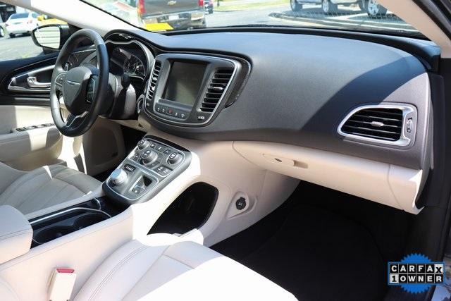 1411-chrysler-200-2015-uffs41