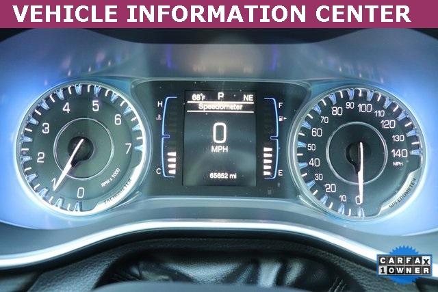 1617-chrysler-200-2016-ufch41
