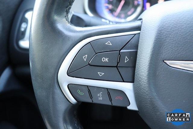 1618-chrysler-200-2016-ufch41