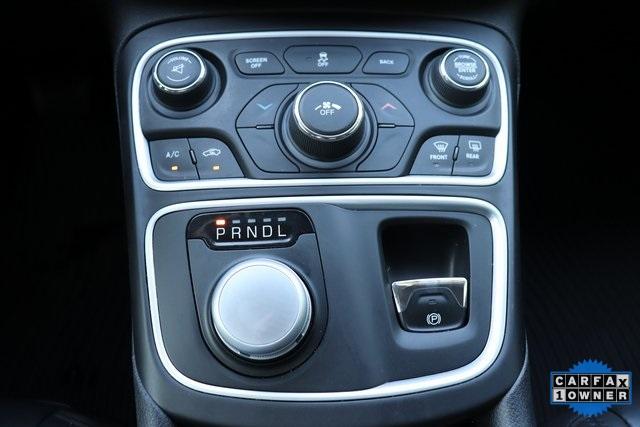 1620-chrysler-200-2016-ufch41