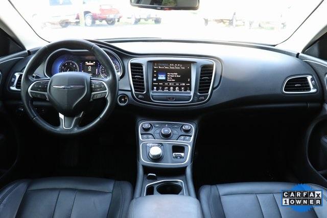 1627-chrysler-200-2016-ufch41