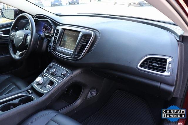 1631-chrysler-200-2016-ufch41