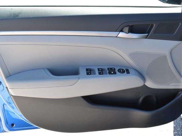 2137-hyundai-elantra-2017-47402f45