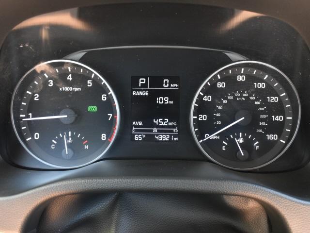 2148-hyundai-elantra-2017-47402f45