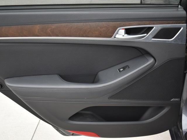 2263-hyundai-genesis-2015-b1442r85