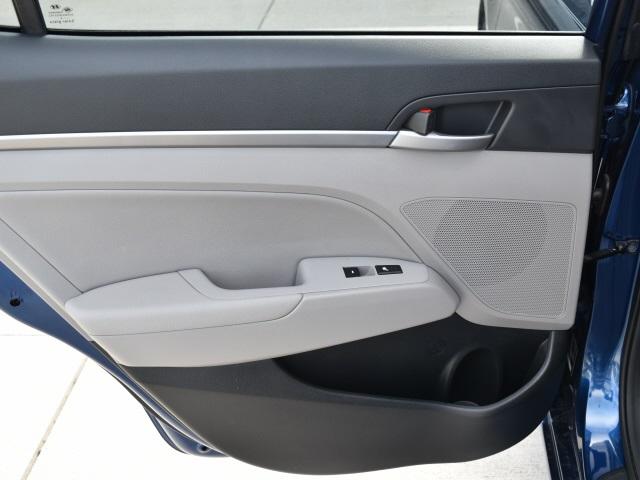 2314-hyundai-elantra-2017-47452f45