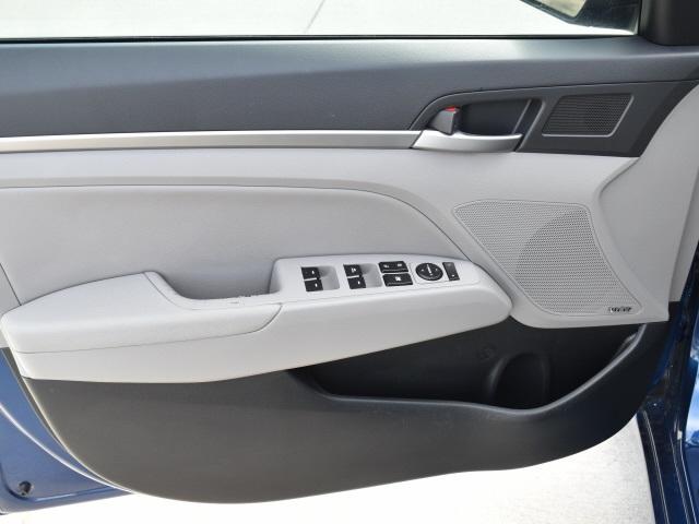 2317-hyundai-elantra-2017-47452f45