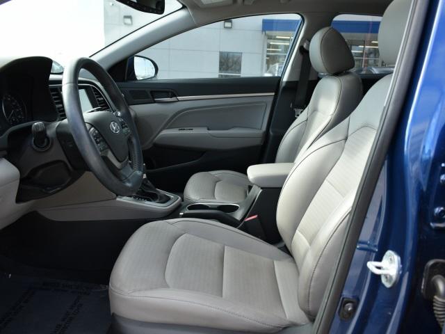 2318-hyundai-elantra-2017-47452f45