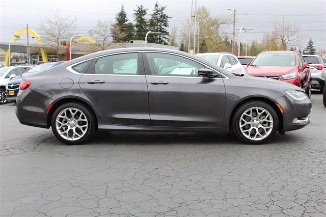 23500-chrysler-200-2016-uffs41