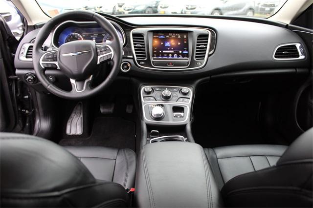 23512-chrysler-200-2016-uffs41