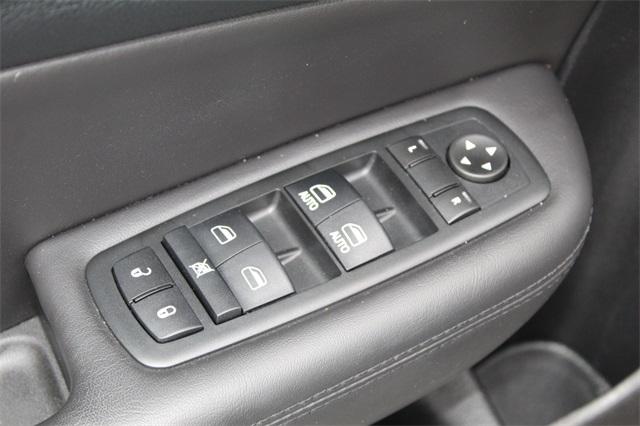 23515-chrysler-200-2016-uffs41