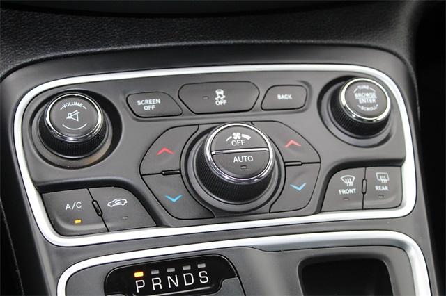 23520-chrysler-200-2016-uffs41