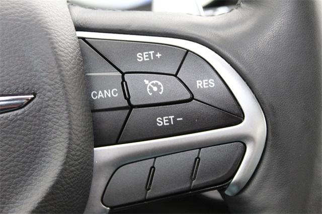 23526-chrysler-200-2016-uffs41
