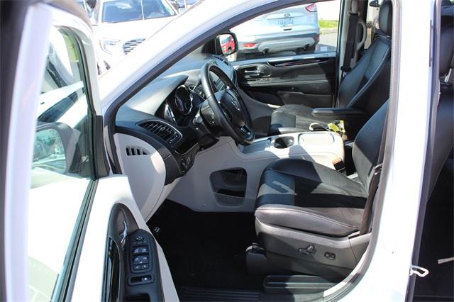 23538-dodge-grandcaravan-2017-rtkm53