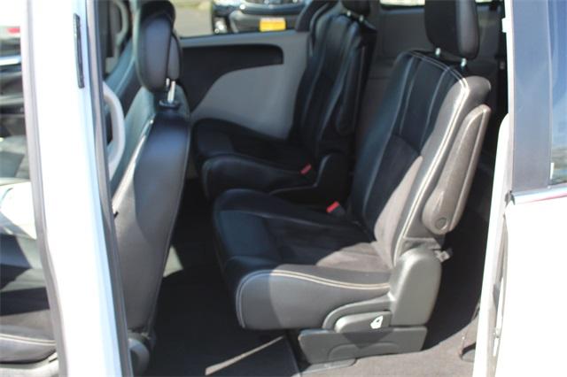 23539-dodge-grandcaravan-2017-rtkm53