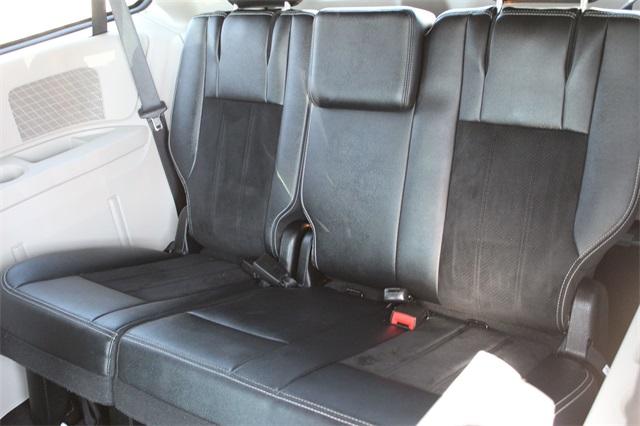 23540-dodge-grandcaravan-2017-rtkm53