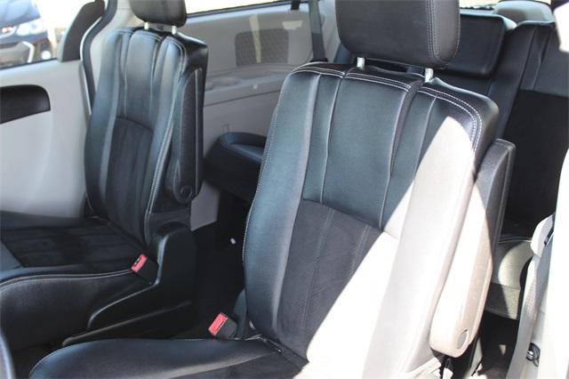 23543-dodge-grandcaravan-2017-rtkm53