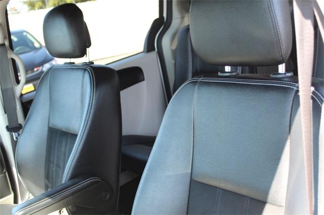 23544-dodge-grandcaravan-2017-rtkm53