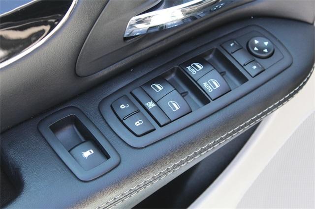 23545-dodge-grandcaravan-2017-rtkm53