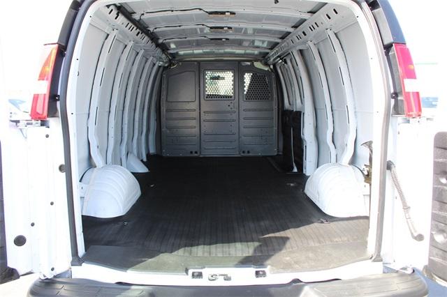 23566-gmc-savana2500-2017-tg23705