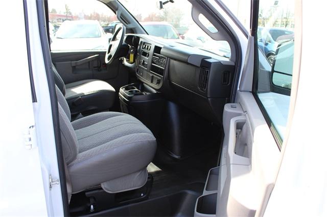 23568-gmc-savana2500-2017-tg23705