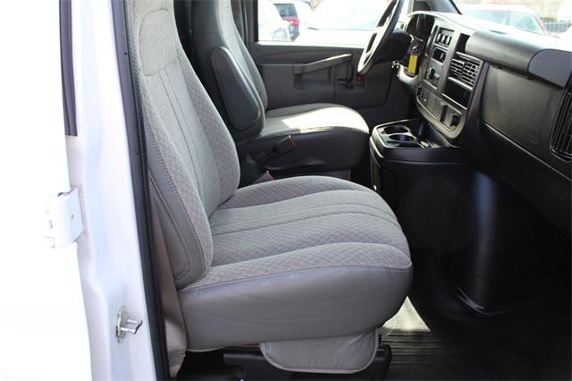 23569-gmc-savana2500-2017-tg23705