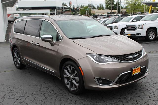 23741-chrysler-pacifica-2017-ruct53