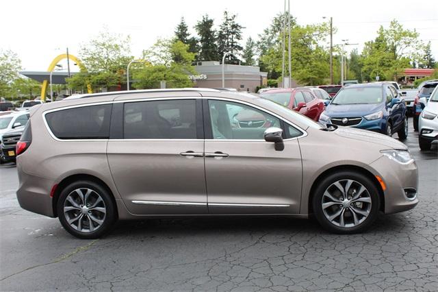 23742-chrysler-pacifica-2017-ruct53