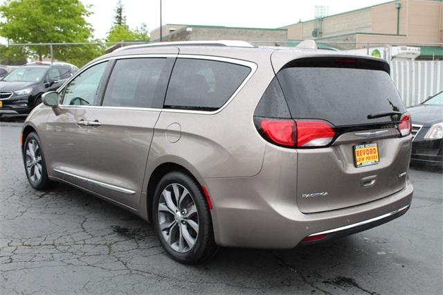 23745-chrysler-pacifica-2017-ruct53