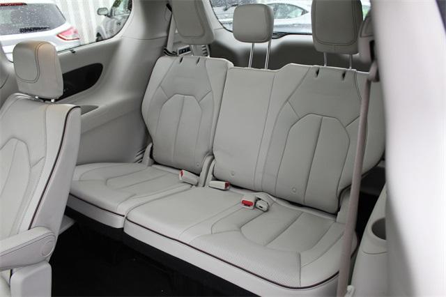 23752-chrysler-pacifica-2017-ruct53
