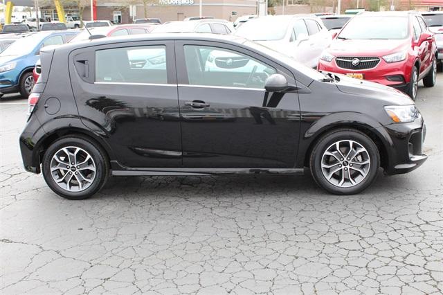 23833-chevrolet-sonic-2018-1jv48