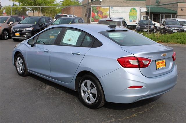 23986-chevrolet-cruze-2018-1br69