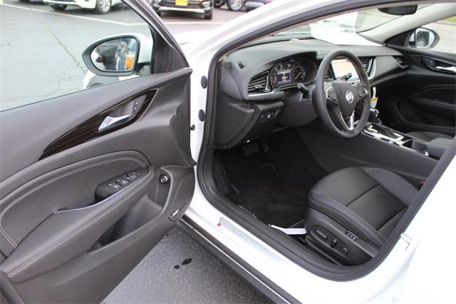 24298-buick-regaltourx-2019-4zy35