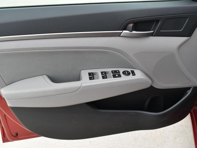 2444-hyundai-elantra-2018-47442f45