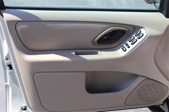 24962-ford-escape-2006-u93