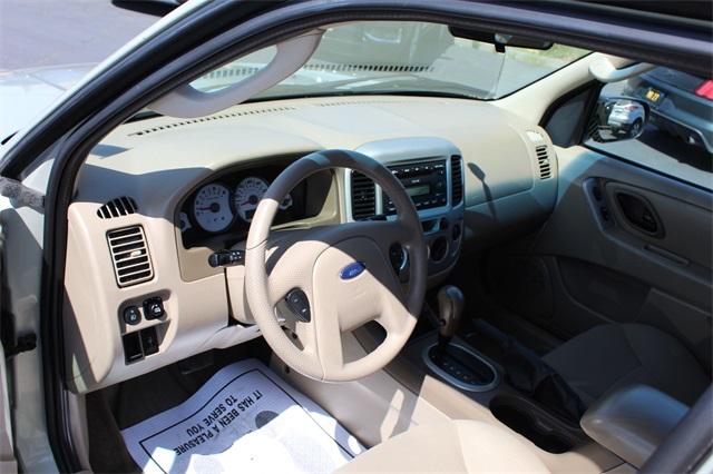 24964-ford-escape-2006-u93