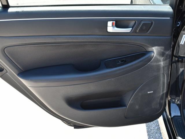 2588-hyundai-genesis-2013-b0422r65
