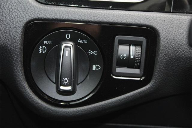 25925-volkswagen-golfgti-2018-p