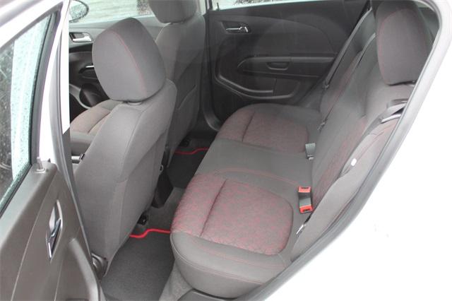 26069-chevrolet-sonic-2018-1jv48
