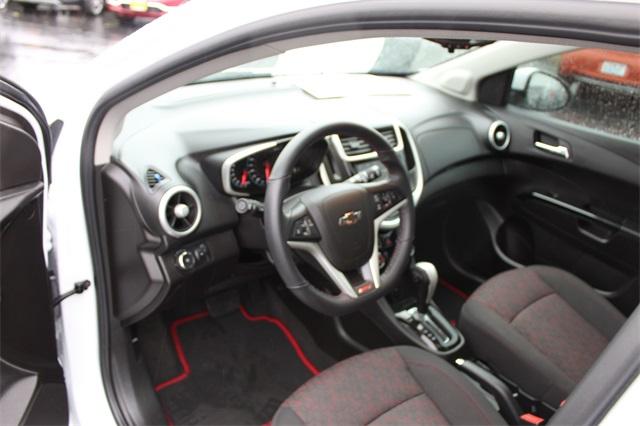 26072-chevrolet-sonic-2018-1jv48