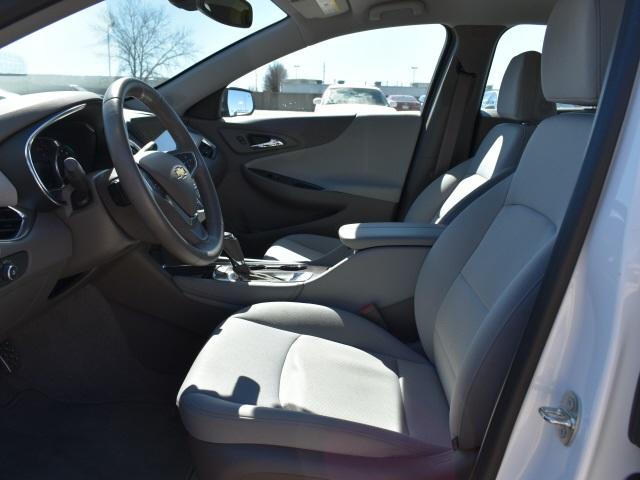 2722-chevrolet-malibu-2016-1zd69