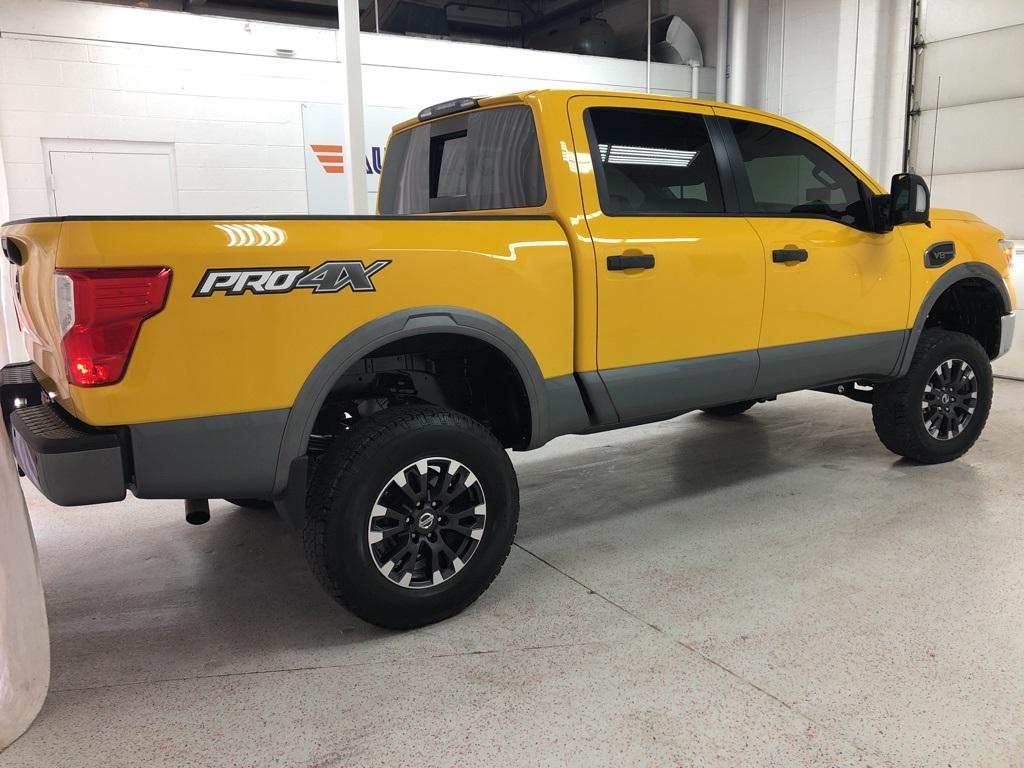 28111-nissan-titan-2017-38417