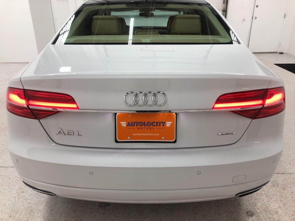 28143-audi-a8-2017-4hl54a