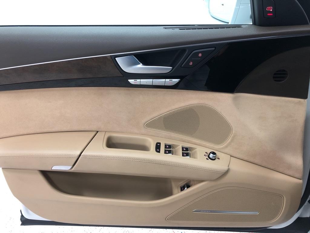 28151-audi-a8-2017-4hl54a